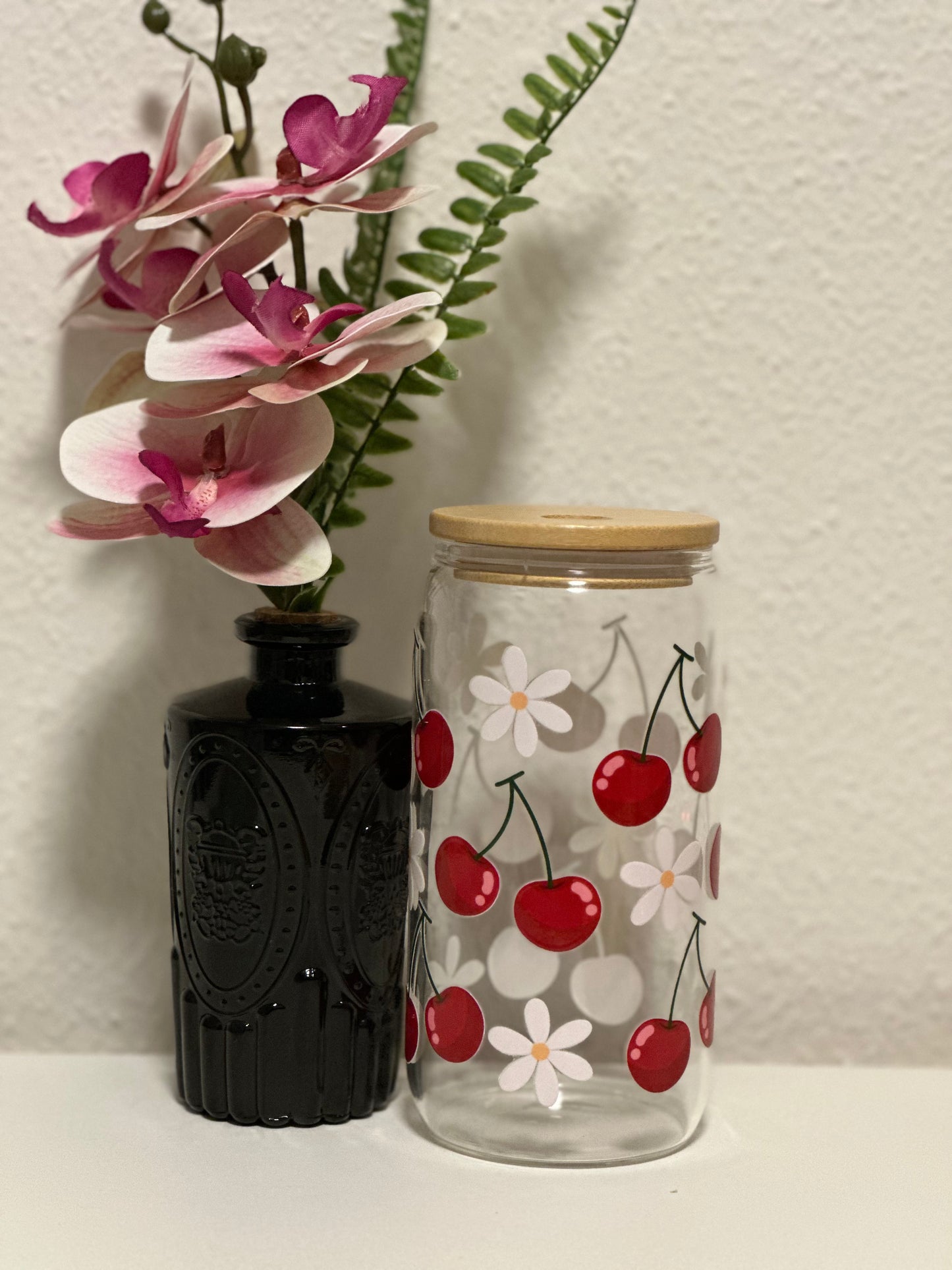 Trinkglas mit Bambusdeckel "Kirsche und Gänseblümchen"