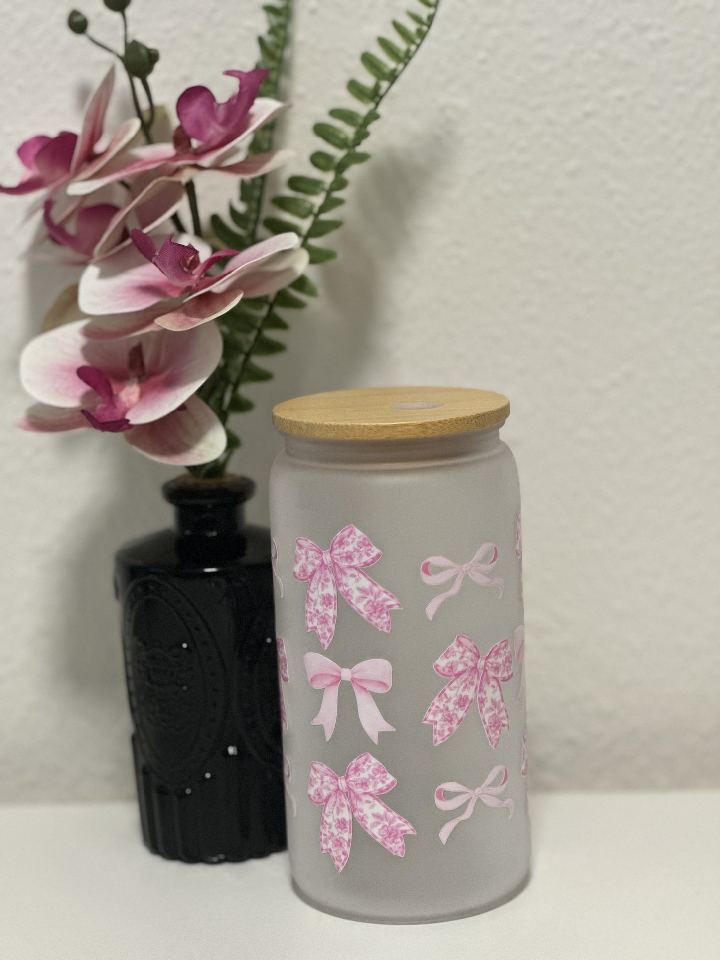 Trinkbecher mit Bambusdeckel "Rosa Schleifen"